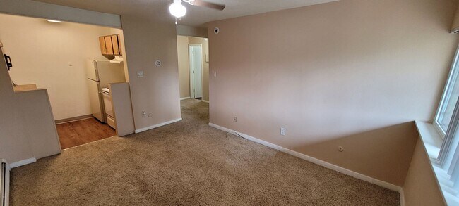 Building Photo - 805 S Circle Dr