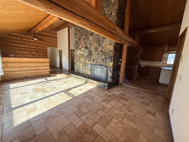 Building Photo - 545 Coulee Dr