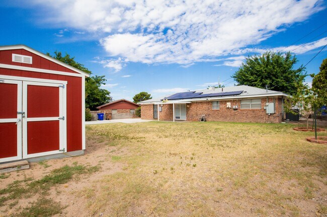 Building Photo - 1633 Stull Dr