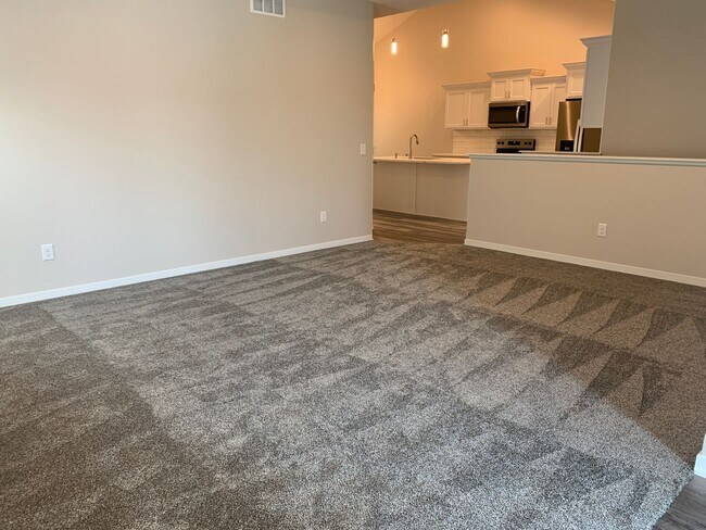 Building Photo - Located in SE Lincoln! Newer ranch townhome with 2 stall garage. Spacious 3 bedrooms/3 bathroom, ...