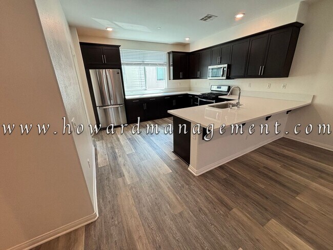 Building Photo - 3 Bed 3 Bath, Three Story Townhome with pr...