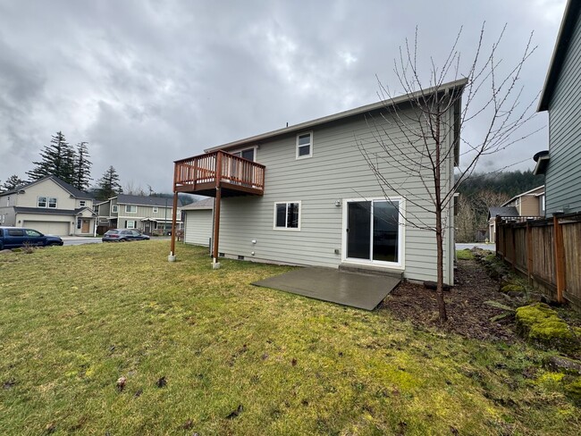 Building Photo - Application Pending - 3 Bedroom House For ...