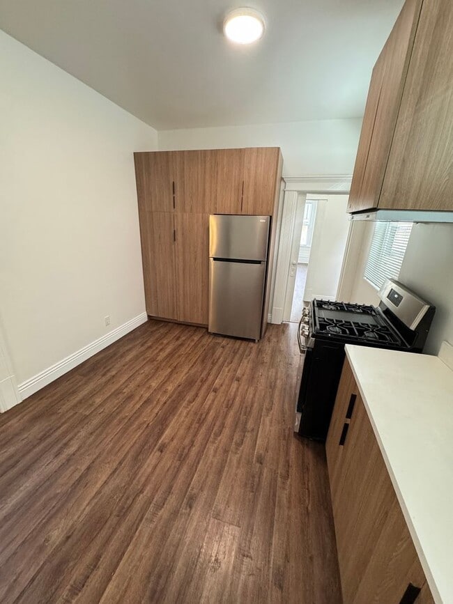 Building Photo - 1020-1024 Leavenworth Street