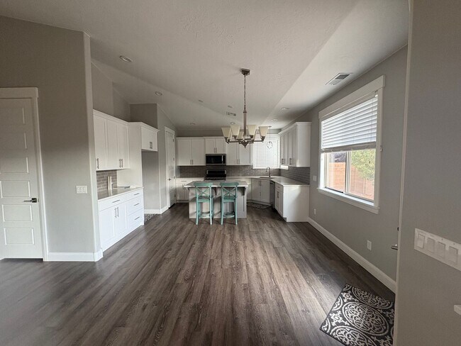 Building Photo - Charming 4-Bedroom Home in Highly Sought After Santa Clara!