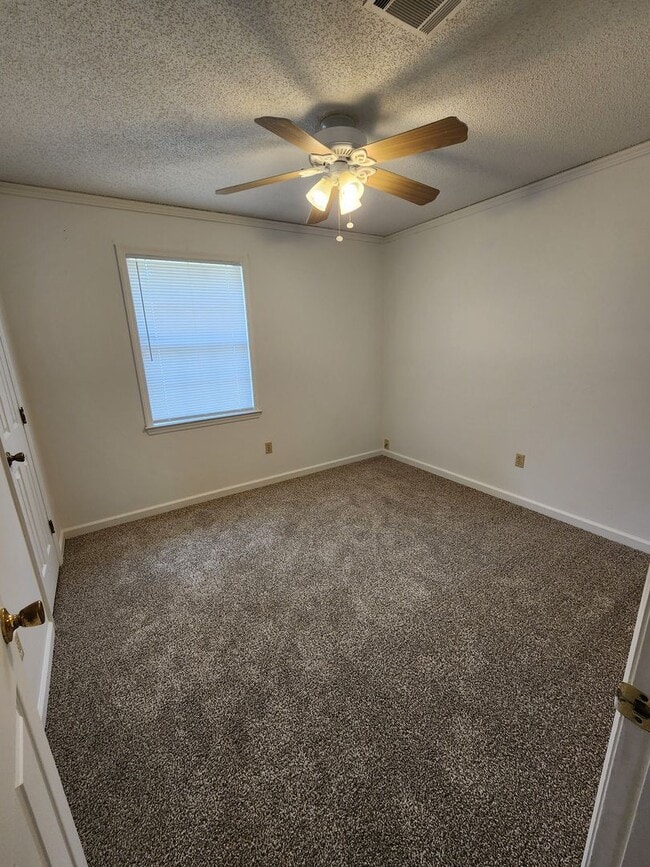 Building Photo - 1102 Tomahawk Trail