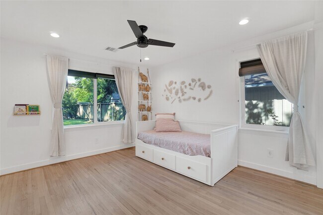 Building Photo - 5226 Kinglet St