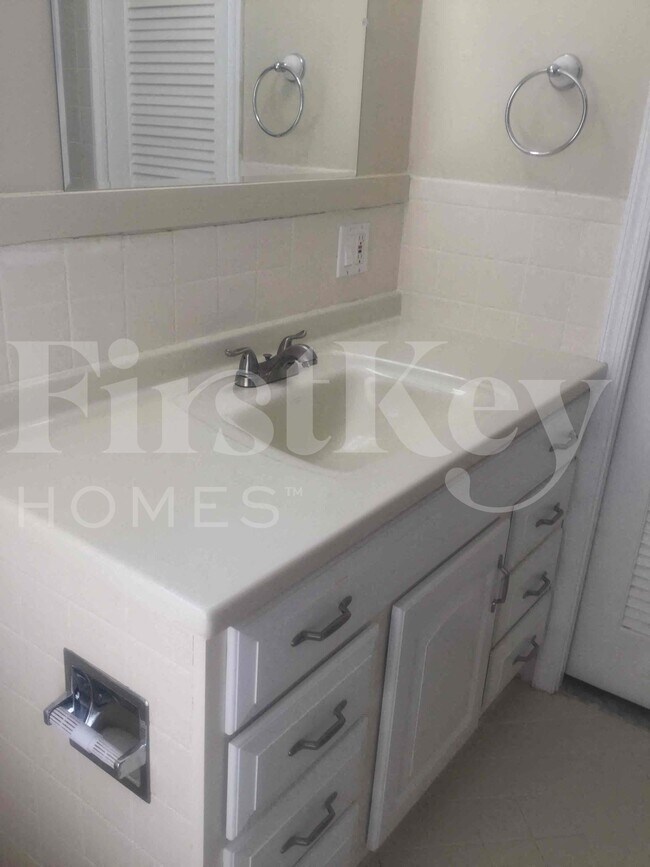 Building Photo - 19742 Carolina Cir