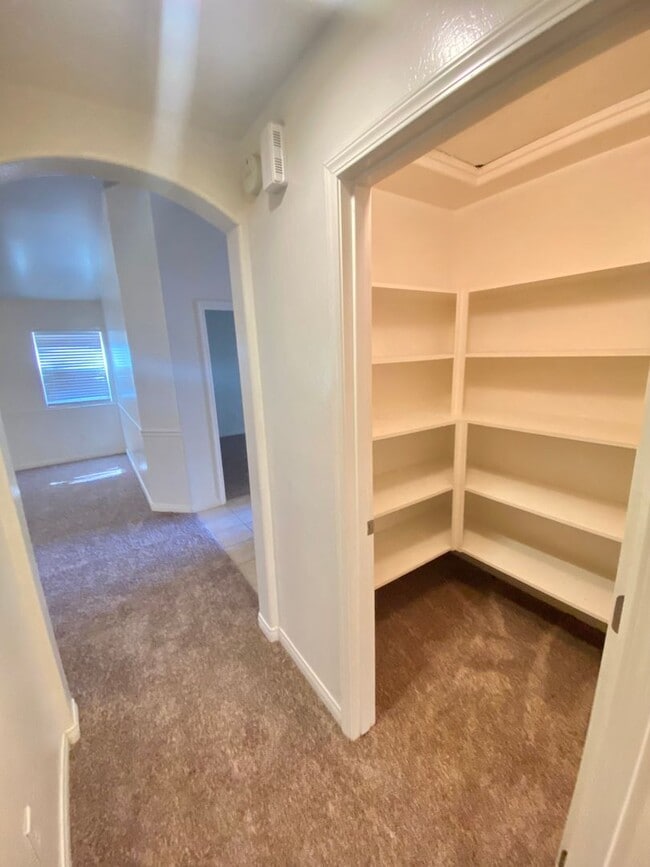 Building Photo - Beautiful 3 bed 2 bath Home in Rosedale!