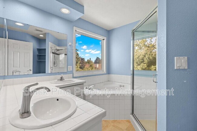 Building Photo - 2492 N Archery Way