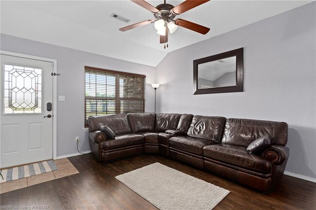 Building Photo - 2409 Crestview Ln