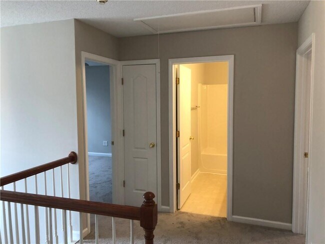 Building Photo - 1909 Hampton Springs Ct SW