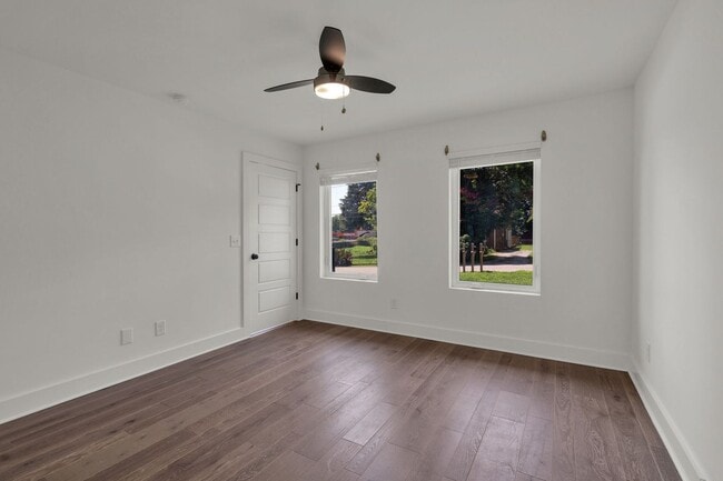 Building Photo - Modern Living In East Nashville!