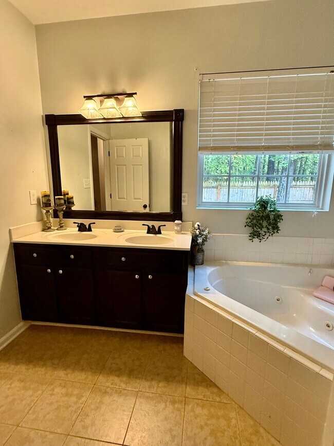 Building Photo - 3BD/2BA Updated Ranch on a Wooded Lot- Two...