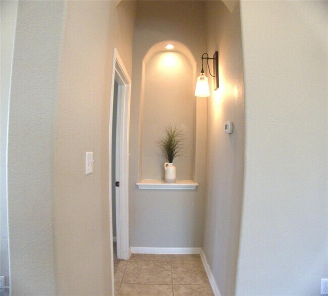 Building Photo - 14400 Senia Bend