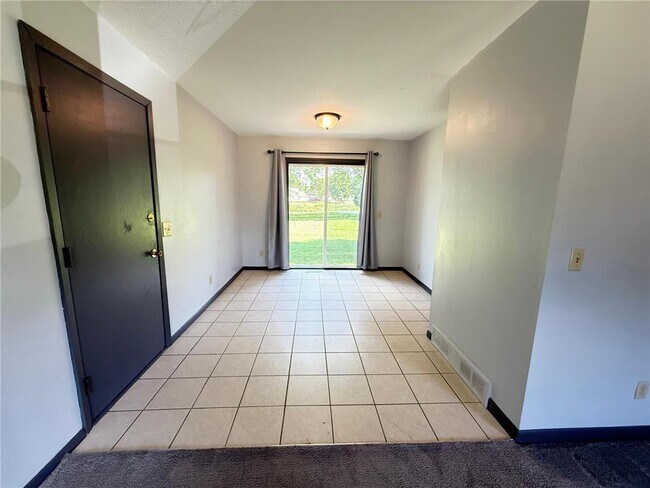 Building Photo - 415 Belle Aire Dr