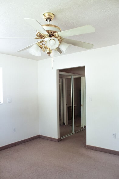 2 Master bedroom closets w/mirror doors - 4117 W 475 N