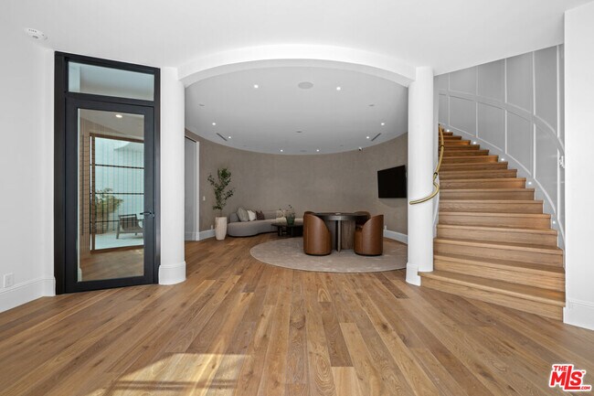 Building Photo - 616 N Alpine Dr