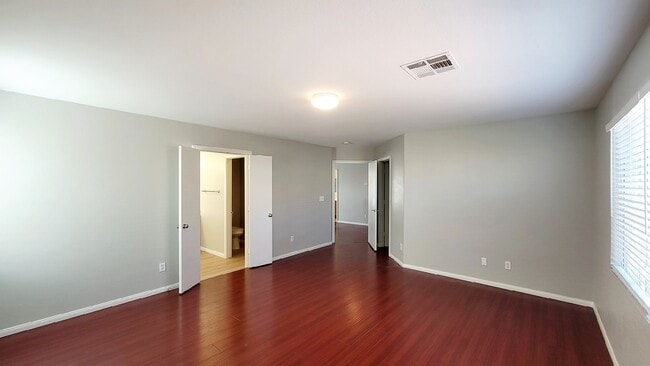 Building Photo - 10028 W Cherokee Ave