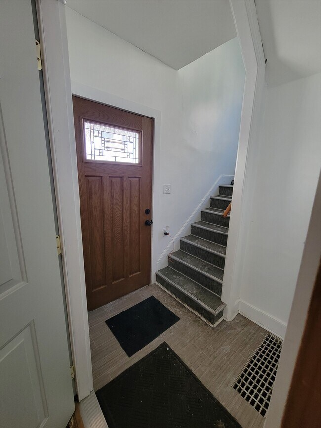 Building Photo - 90 Broad Ave