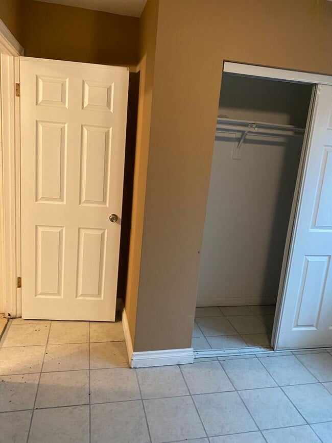 Building Photo - Lake Elsinore 2-Bedroom Home – $1,899 Limi...