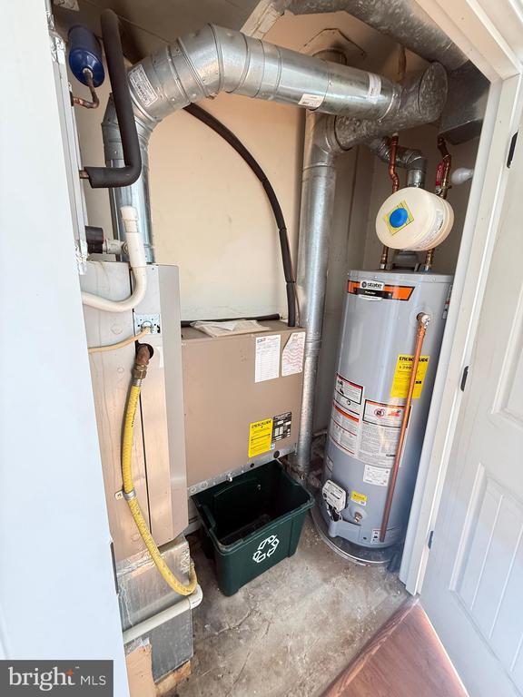 Building Photo - 10002 Oakton Terrace Rd