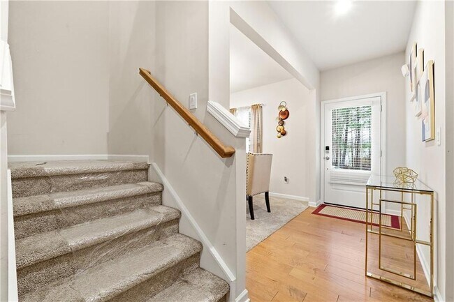 Building Photo - 45 Woodford Dr