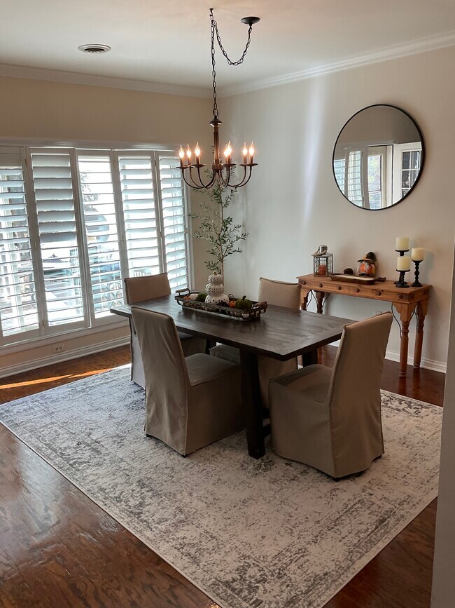 Dining space - 9227 Honors Way