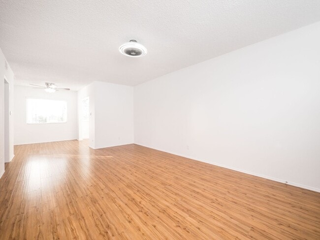 Building Photo - Modern 1-Bedroom Apartment in Prime Sherman Oaks