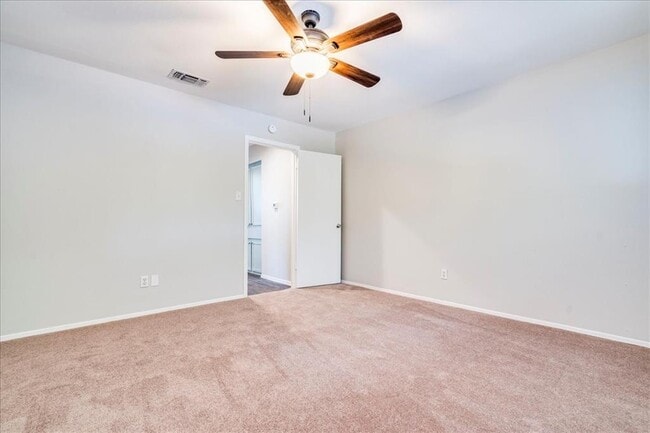 Building Photo - 408 Vista W Ct