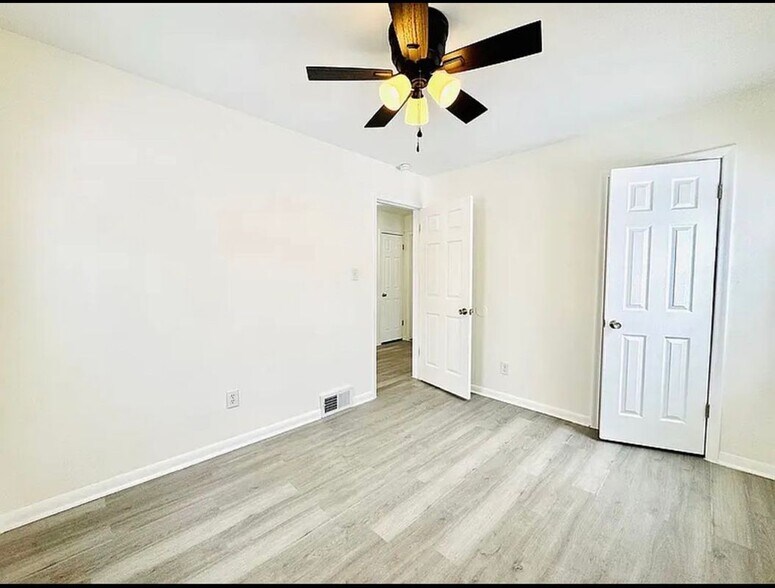 Building Photo - 21337 Audette St