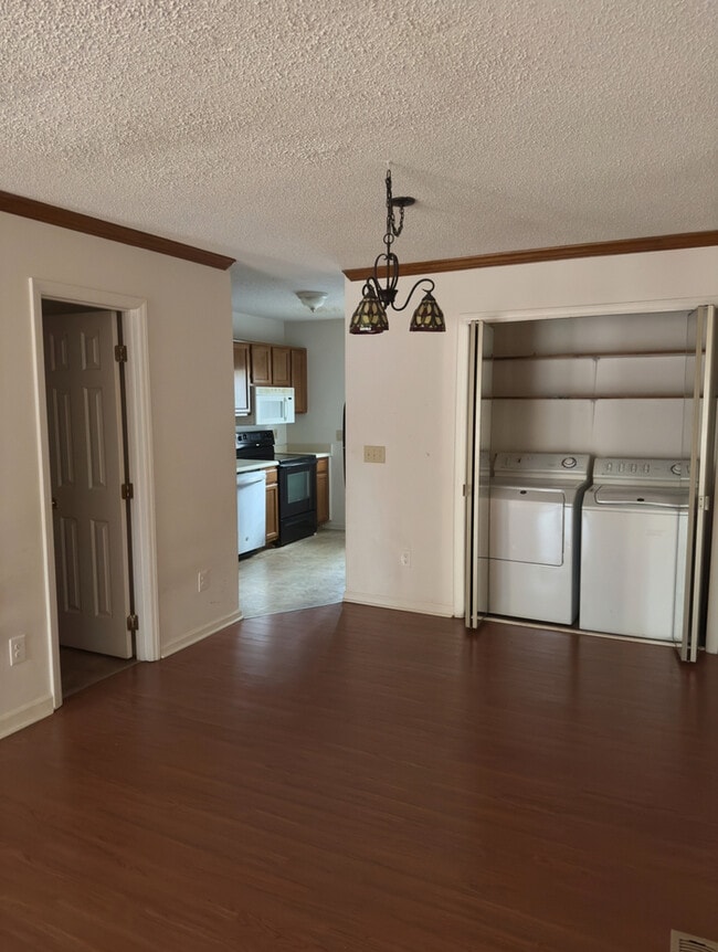 Building Photo - 121 Winners Cir