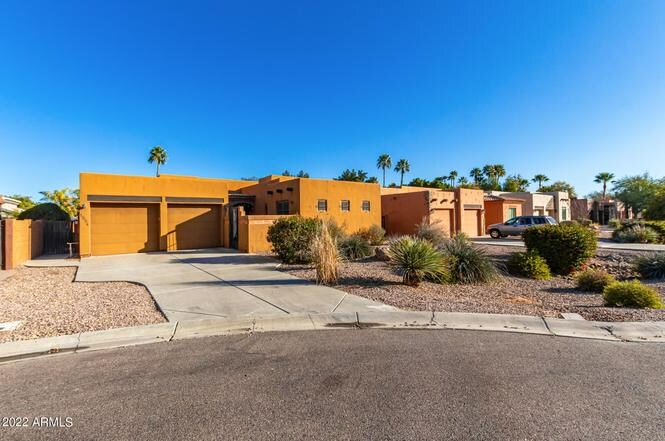 Building Photo - 1534 E Kings Ct