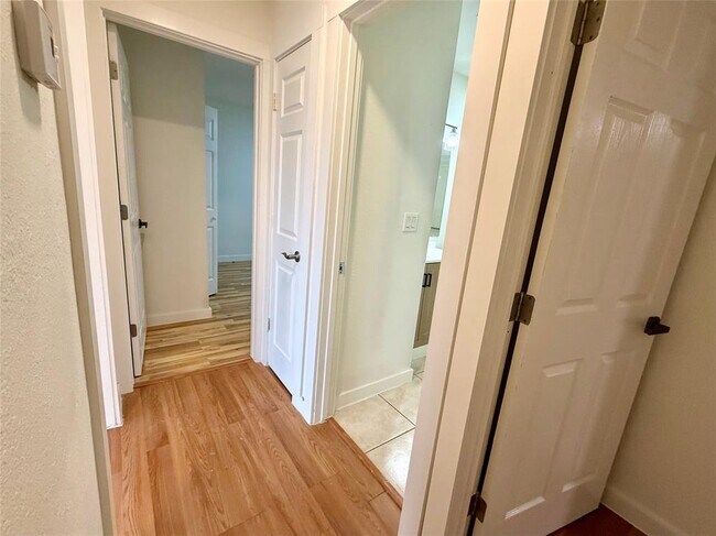 Building Photo - 21003 Boggy Ford Rd