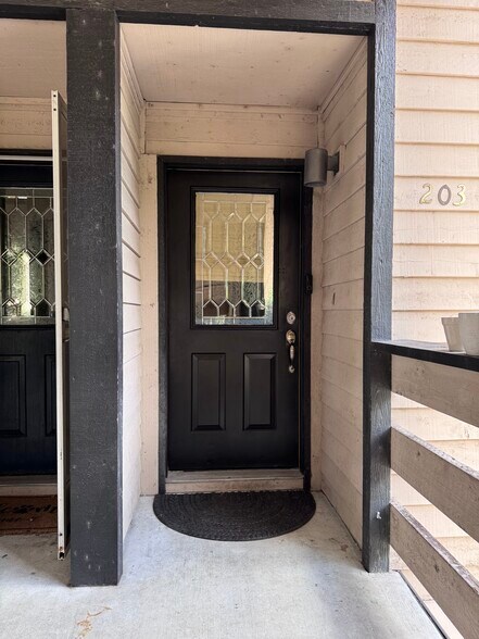 Building Photo - 1604 Arcadia Dr