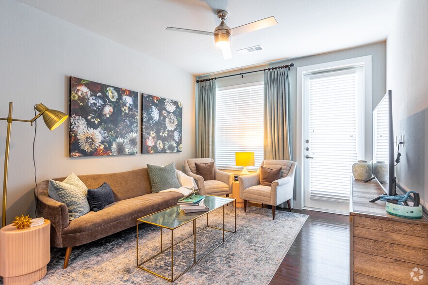 1BR, 1BA - 684SF - Luxia Swiss Avenue