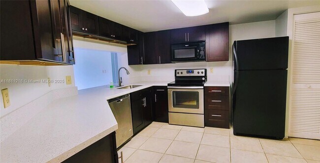 Building Photo - 9977 Westview Dr