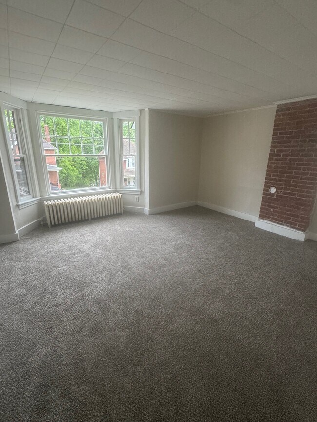 Building Photo - 309 Bausman St