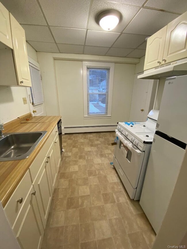 Building Photo - 6 Tor Ave