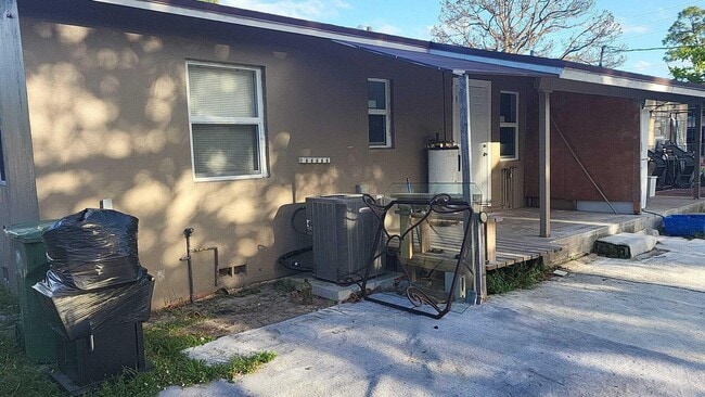 Building Photo - 3721 Almar Rd