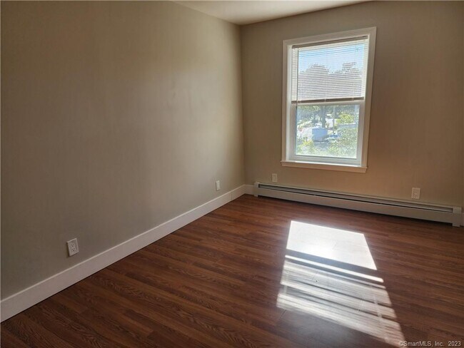 Building Photo - 120 Downing St