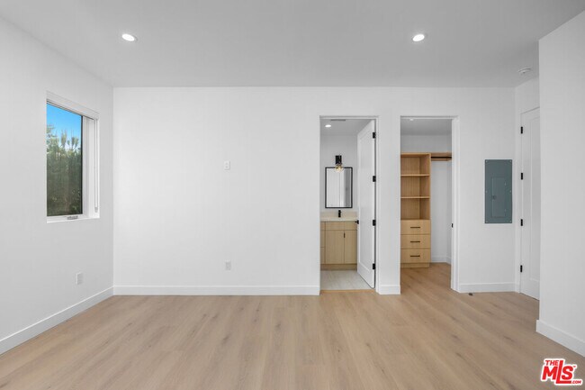 Building Photo - 1330 Mohawk St