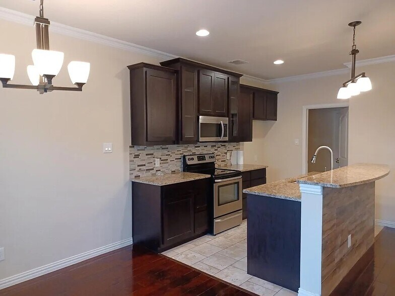 Building Photo - 326 Austin Ave