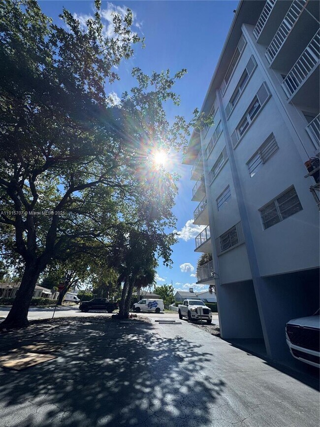 Building Photo - 1701 Washington St