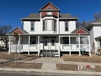 Building Photo - Remodeled 3 Bed / 1 Bath Remodeled Queen Anne Duplex – Downtown Sioux Falls