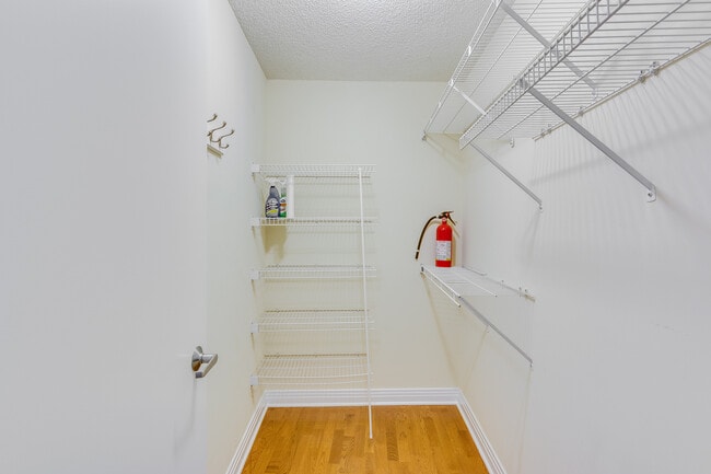 Building Photo - 350 W Belden Ave