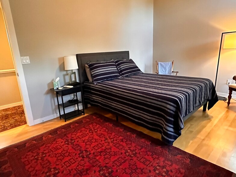 Upstairs bedroom - 211 E 33rd St
