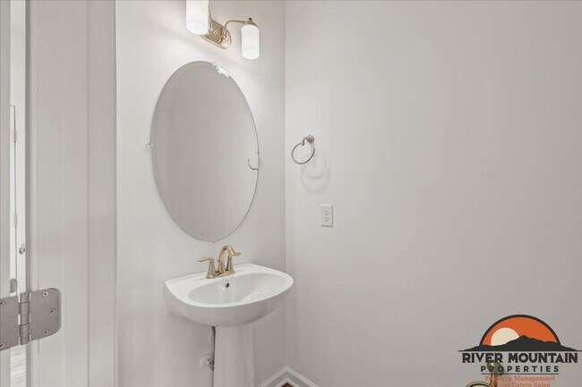 Building Photo - Well-Located Townhome with Private Off-Street Parking