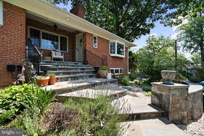Building Photo - 5201 Brookeway Dr