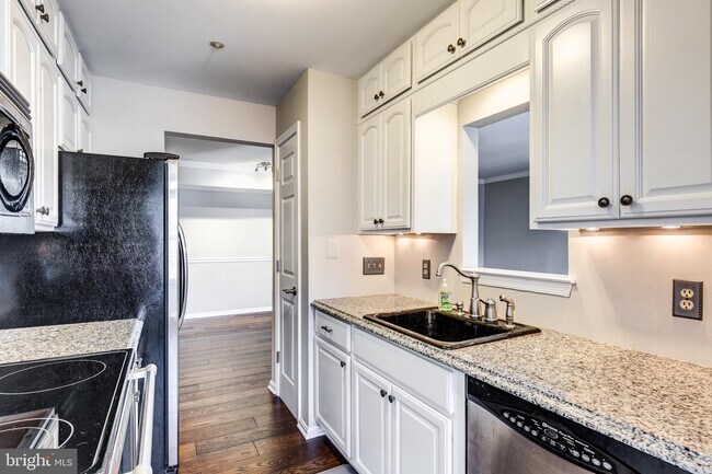 Building Photo - 3805 Sunnyfield Ct