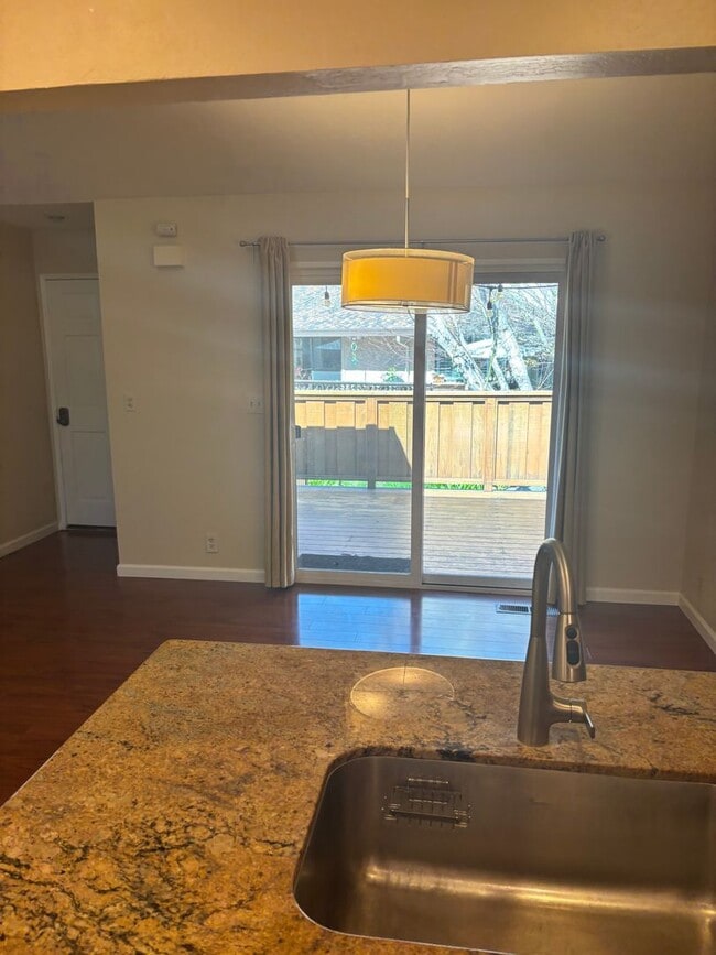 Building Photo - Two Bedroom Two Bath, plus Office Townhouse in Aptos